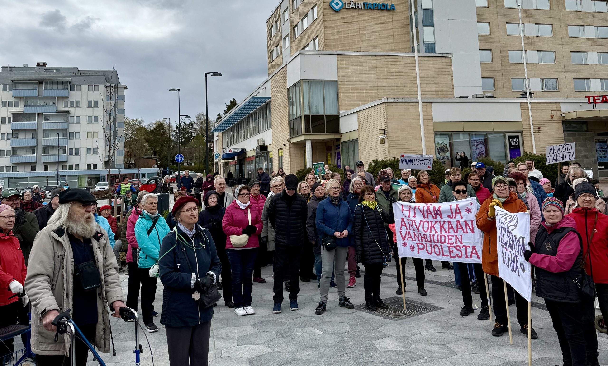 Rollaattorimarssi muistutti: Ikäihmiset ovat yhteiskunnan voimavara